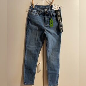 NWT Natural Reflections woman’s petite 4 Blue Denim Jeans